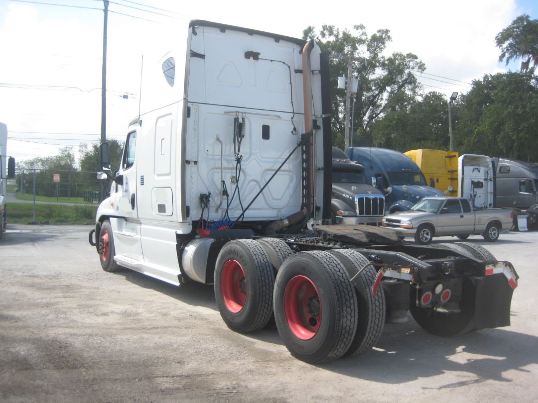 2013 FREIGHTLINER Cascadia - Image 4